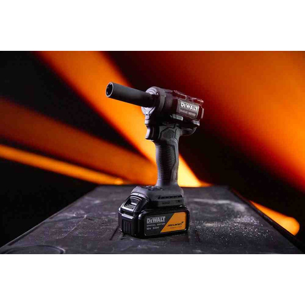 Акумуляторний гайковерт DeWalt McLaren DCF92MP2T