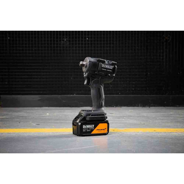 Акумуляторний гайковерт DeWalt McLaren DCF92MP2T