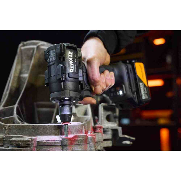 Акумуляторний гайковерт DeWalt McLaren DCF92MP2T